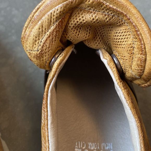 🔥Miz Mooz Ankle Booties, Low Wedge, Brown Leather, EUC! - US8.5🔥 - Picture 7 of 12